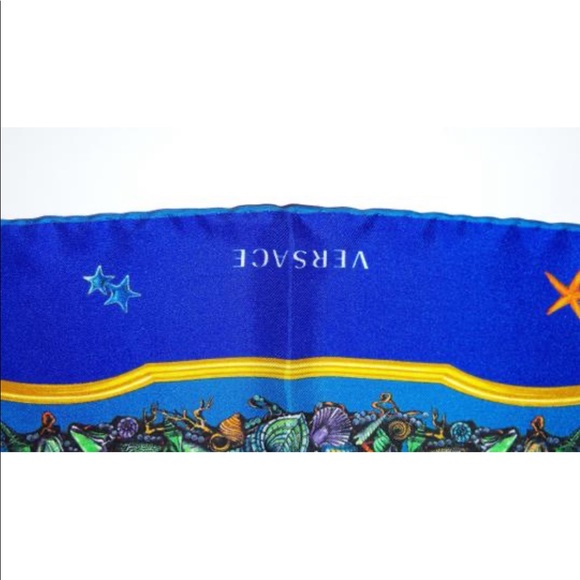 VERSACE TRESOR DE LA MER PRINT SILK SCARF SIZE OS - Picture 11 of 12